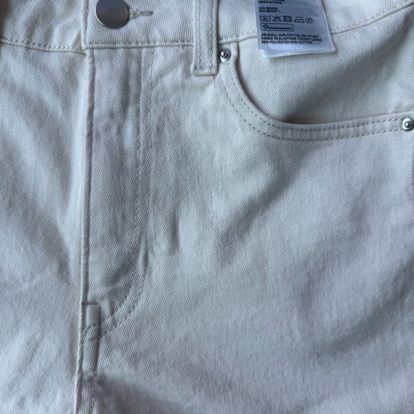 H&M Cream Cuffed Denim Shorts Size 4 - Picture 4 of 4